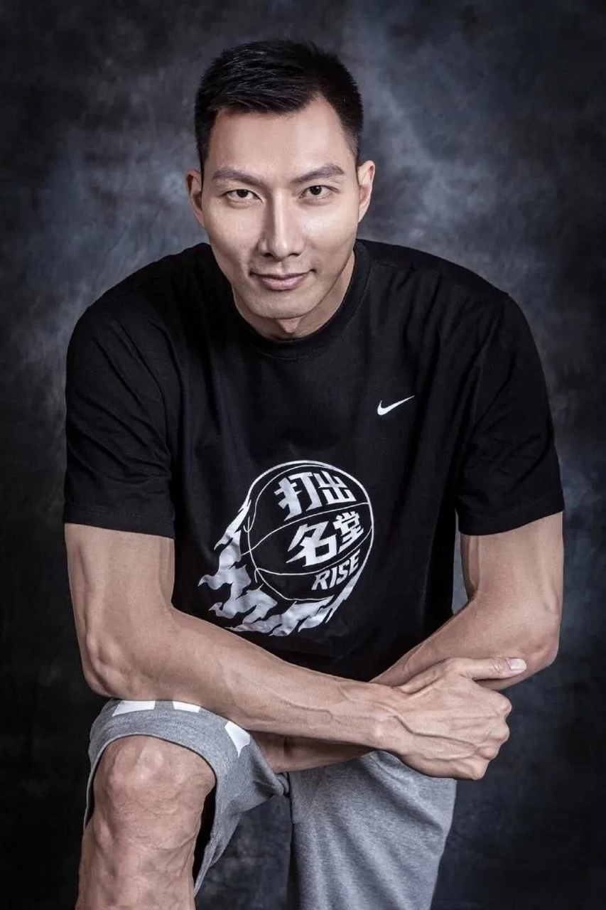 里程碑夜夏洛特黄蜂刷新队史纪录，CBA季后赛窗口期刷纪录，质疑声仍在，身体对抗强度拉满