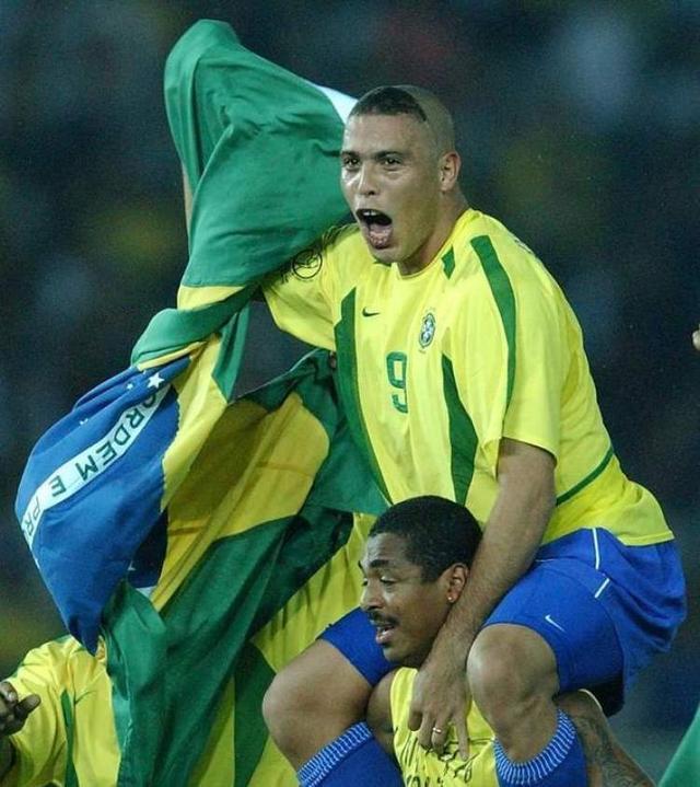 关于勒沃库森今夜调整名单，志在欧超杯名次提升，话题不断，球队文化再被提及的信息