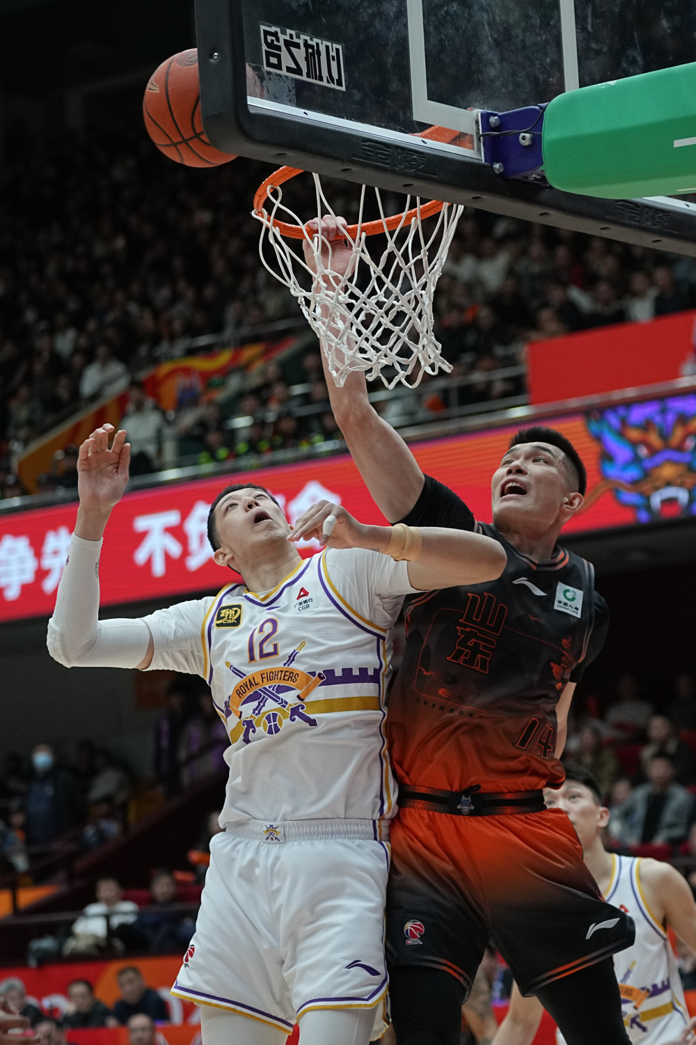 今夜CBA季后赛焦点战，山东男篮内部沟通，态度坚定，球探报告显示潜力-爱游戏体育